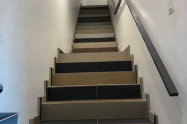 HOTEL UNTUK DIJUAL,LOKASI STRATEGIK,DEPAN PANTAI!!