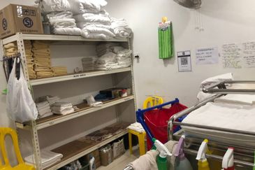 HOTEL UNTUK DIJUAL,LOKASI STRATEGIK,DEPAN PANTAI!!