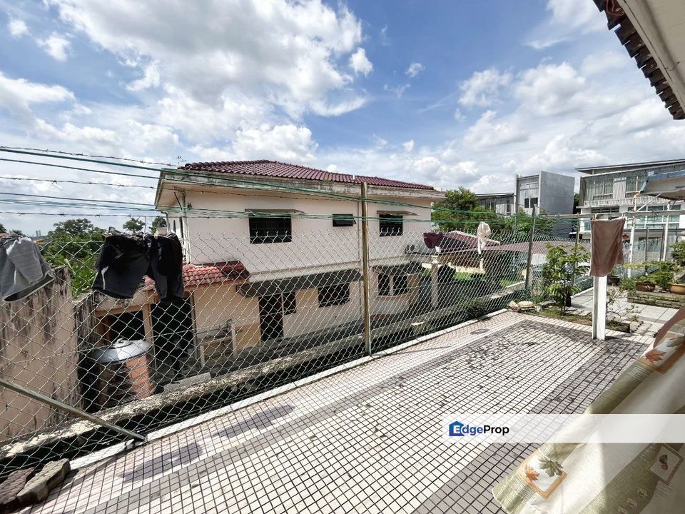 HUGE 2 STOREY BUNGALOW HOUSE PARTIALLY FURNISHED KAJANG, Selangor, Kajang