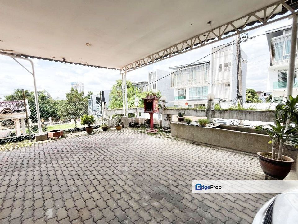 HUGE 2 STOREY BUNGALOW HOUSE PARTIALLY FURNISHED KAJANG, Selangor, Kajang