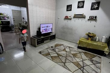 Renovated Double Storey Terrace Taman Tasik Semenyih 