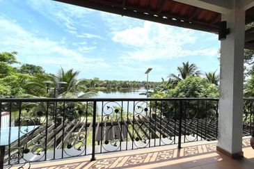 🏡 2-Storey Bungalow @ Pantai Sepang