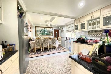 🏡 2-Storey Bungalow @ Pantai Sepang