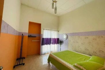 BANDAR CASSIA (CREASCENTIA)