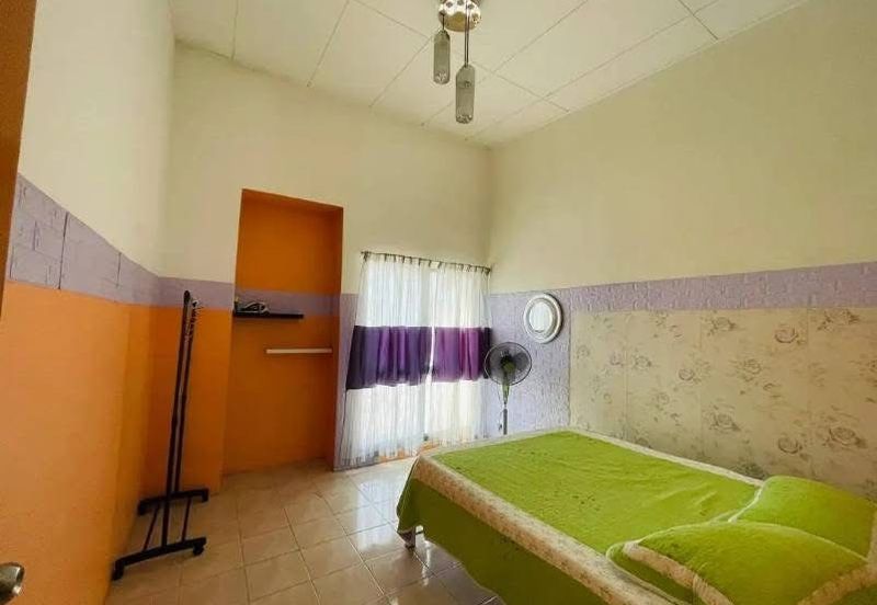 BANDAR CASSIA (CREASCENTIA)