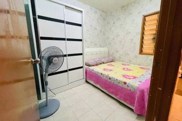 BANDAR CASSIA (CREASCENTIA)