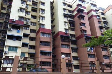 APARTMENT TAMAN PEKAKA BLOCK 33 GELUGOR