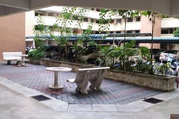 APARTMENT TAMAN PEKAKA BLOCK 33 GELUGOR