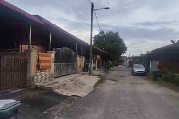 TAMAN SERAI WANGI PADANG SERAI