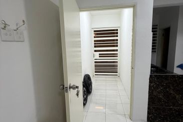 E Garden Condominium Persiaran Halia 
