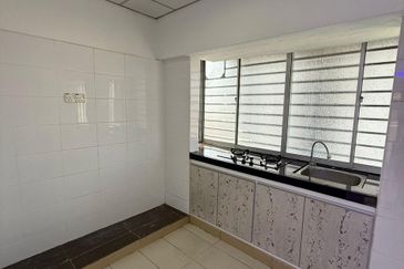 PANGSAPURI HALAMAN MURNI BAYAN LEPAS PENANG 