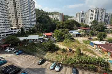 TAMAN GAMBIR BLOK 330 GELUGOR, PULAU PINANG
