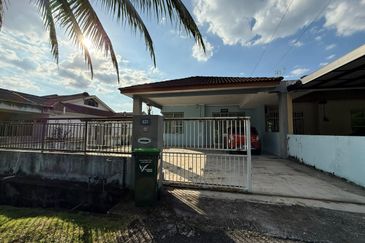 Semi-D End Lot Kulim Square, 09000 Lunas, Kulim