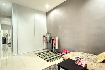 Semi-D End Lot Kulim Square, 09000 Lunas, Kulim