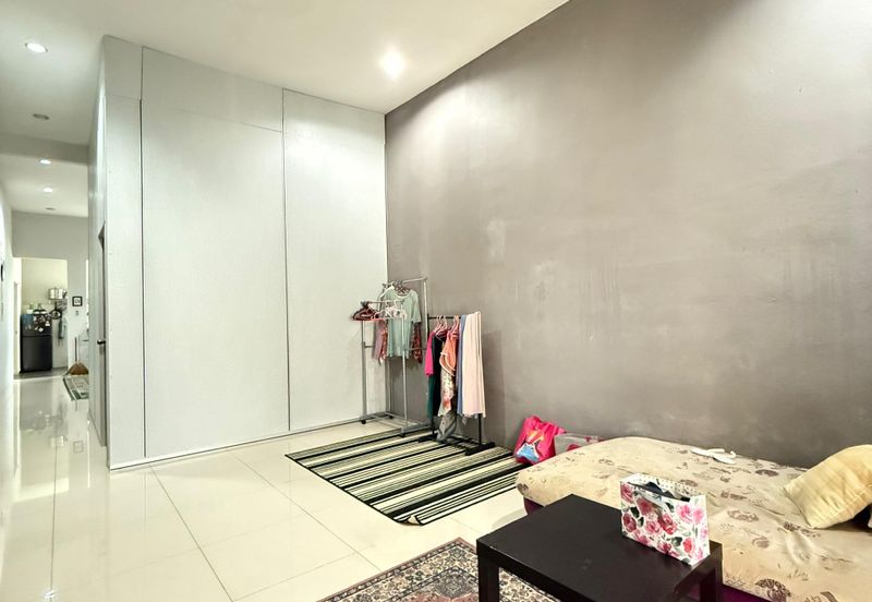 Semi-D End Lot Kulim Square, 09000 Lunas, Kulim