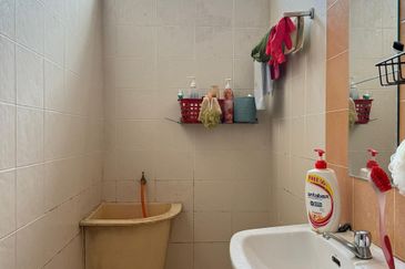 Semi-D End Lot Kulim Square, 09000 Lunas, Kulim