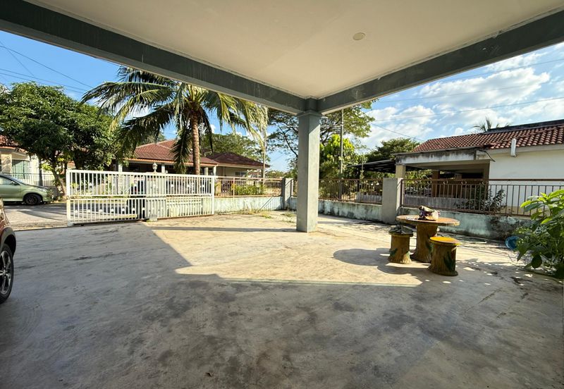 Semi-D End Lot Kulim Square, 09000 Lunas, Kulim