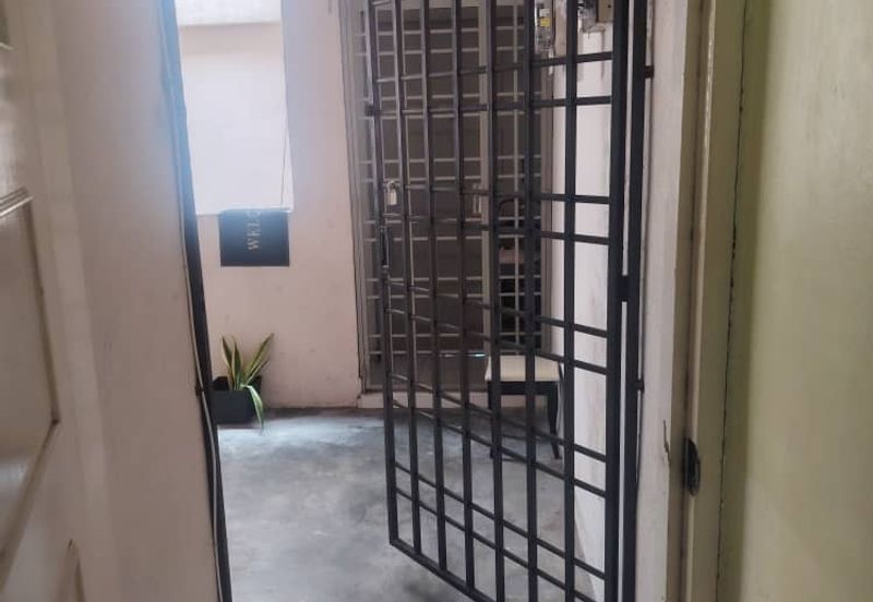 Pangsapuri Halaman Teratai, Lebuh Nipah 2 