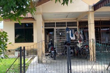 TAMAN RIA MESRA 2  END LOT ,GURUN KEDAH  =========================  Details : - Jenis Bangunan :TERES SETINGKAT - Lain² Info : End Lot  - 1200 sqft - 