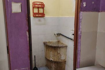 TAMAN SERI MARINA FASA 1 TERES SETINGKAT UNTUK DIJUAL