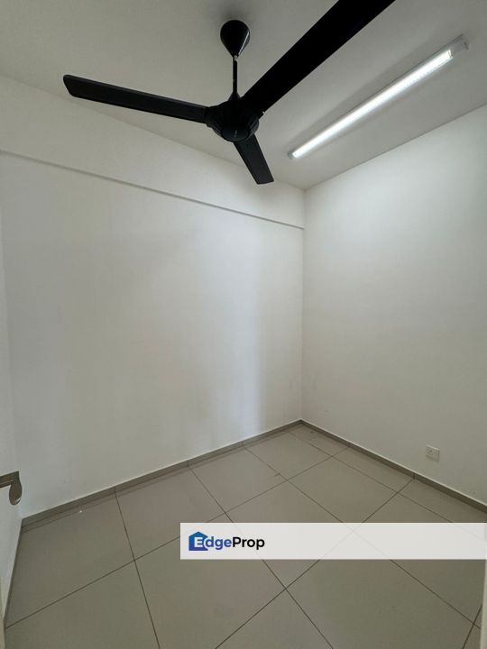  Gravit 8 Kota Bayuemas 639 sqft 1+1 Bedrooms 1 Bathrooms  Aircond + water heater  Wardrobe  Kitchen cabinet For Rent , Selangor, Klang