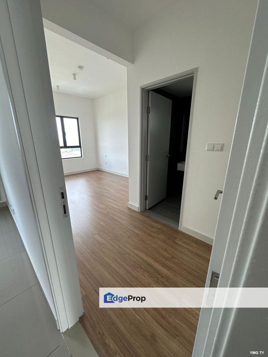 Berkeley Uptown Residence Basic Condition Kitchen cabinet  2 water heaters 2 parking Lots For Rent , Selangor, Klang