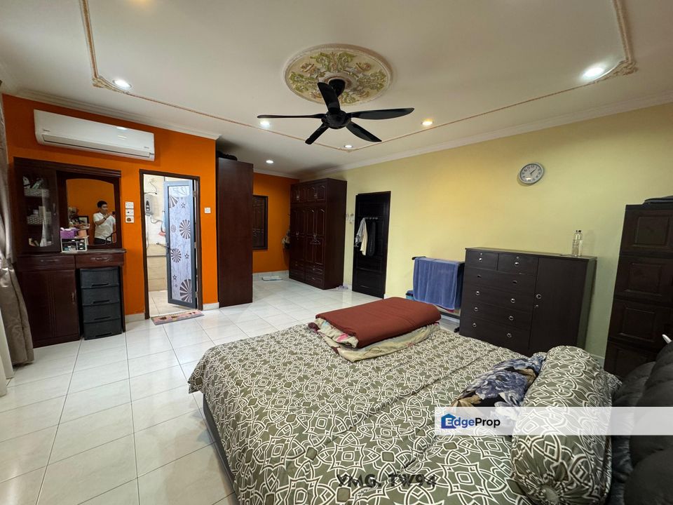 Batu Belah Klang (Jalan Sentosa) Double Storey Fully Renovated Fully Extended Fully Furnished Gated & Guarded For Sale , Selangor, Klang