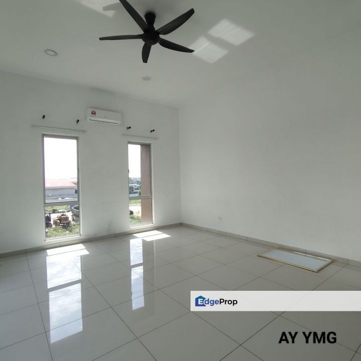 End Lot Desa bayumas 2.5 Sty House 31x65 Extra Land 80ft 5bedrooms 4bathrooms Partially Furnished Good Condition For Rent , Selangor, Klang