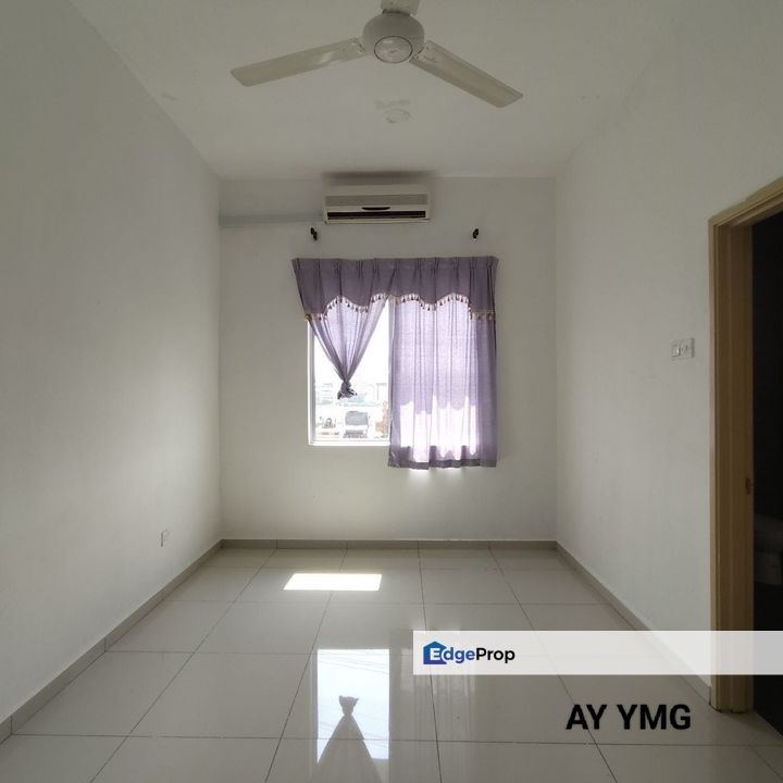 End Lot Desa bayumas 2.5 Sty House 31x65 Extra Land 80ft 5bedrooms 4bathrooms Partially Furnished Good Condition For Rent , Selangor, Klang