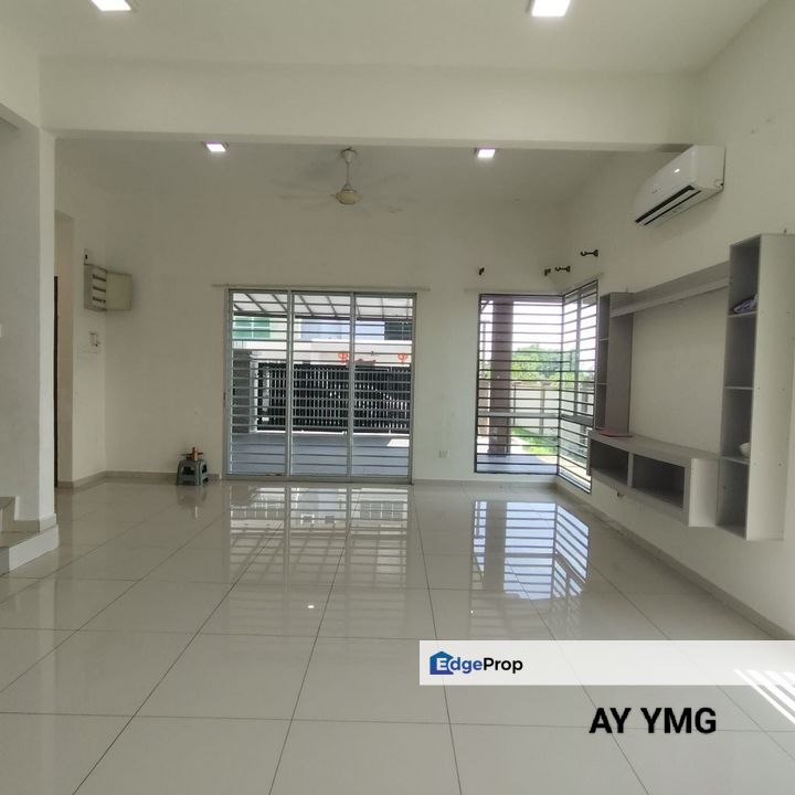 End Lot Desa bayumas 2.5 Sty House 31x65 Extra Land 80ft 5bedrooms 4bathrooms Partially Furnished Good Condition For Rent , Selangor, Klang