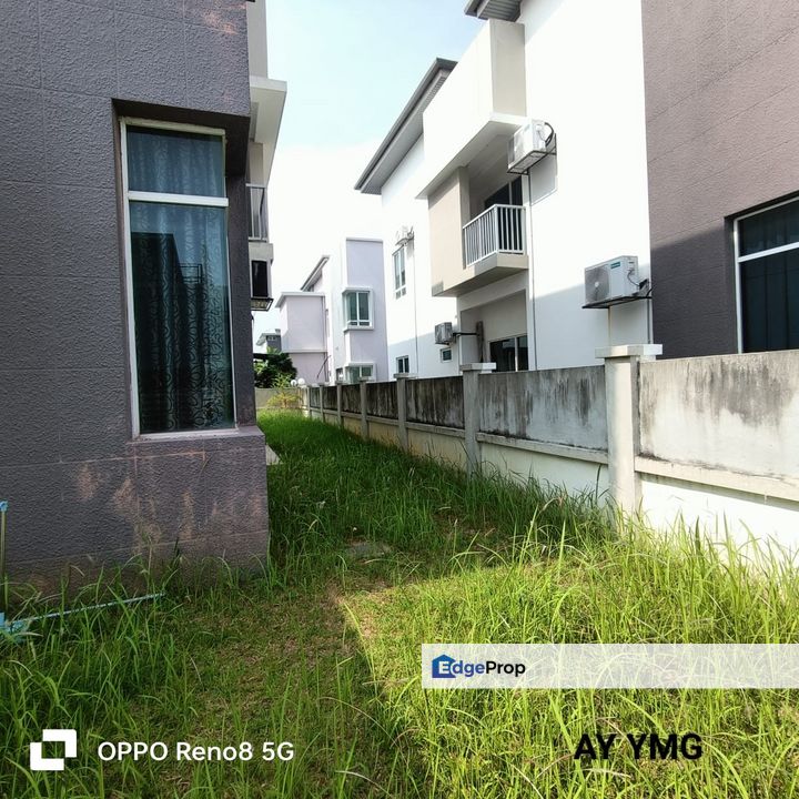 Canary Garden Double Stotey Semi-D Extra Land Partially Furnished Gated & Guarded Good Condition For Rent, Selangor, Klang