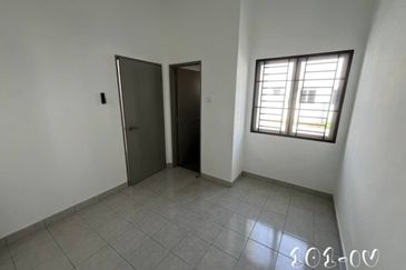 Double Storey Halya, Puncak Alam One aircond in living room For Rent