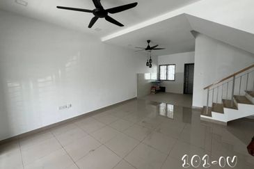 Double Storey Halya, Puncak Alam One aircond in living room For Rent