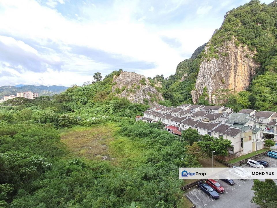 FULLY FURNISHED | Reduced Price | Fully Renovated | Low Density | Peaceful & Greenery Environment | 2 Car Park, Selangor, Batu Caves 