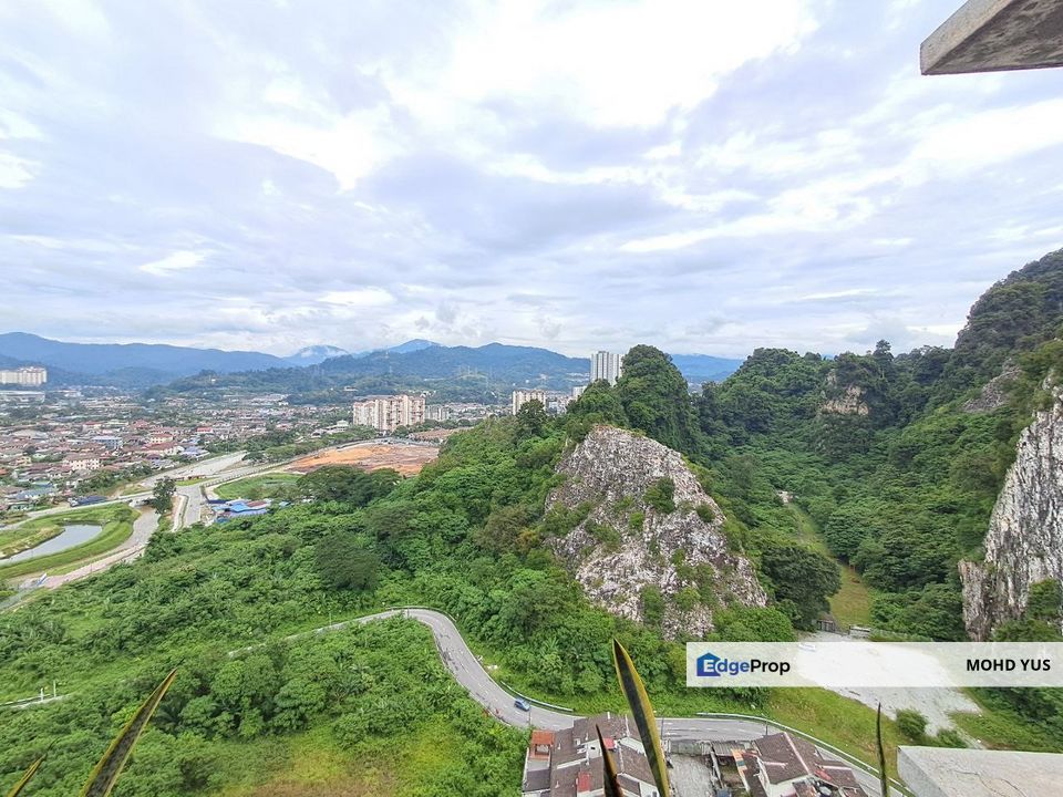 CORNER UNIT | Reduced Price | Fully Renovated | Low Density | Peaceful & Greenery Environment | 2 Car Park, Selangor, Batu Caves 