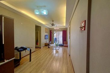 FOR SALE - Level 1 Casaria Apartment Bandar Country Homes Rawang