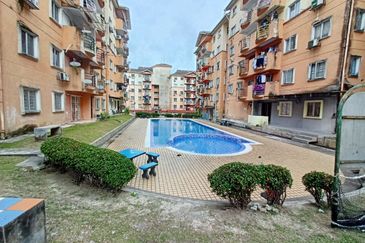 FOR SALE - Level 1 Casaria Apartment Bandar Country Homes Rawang