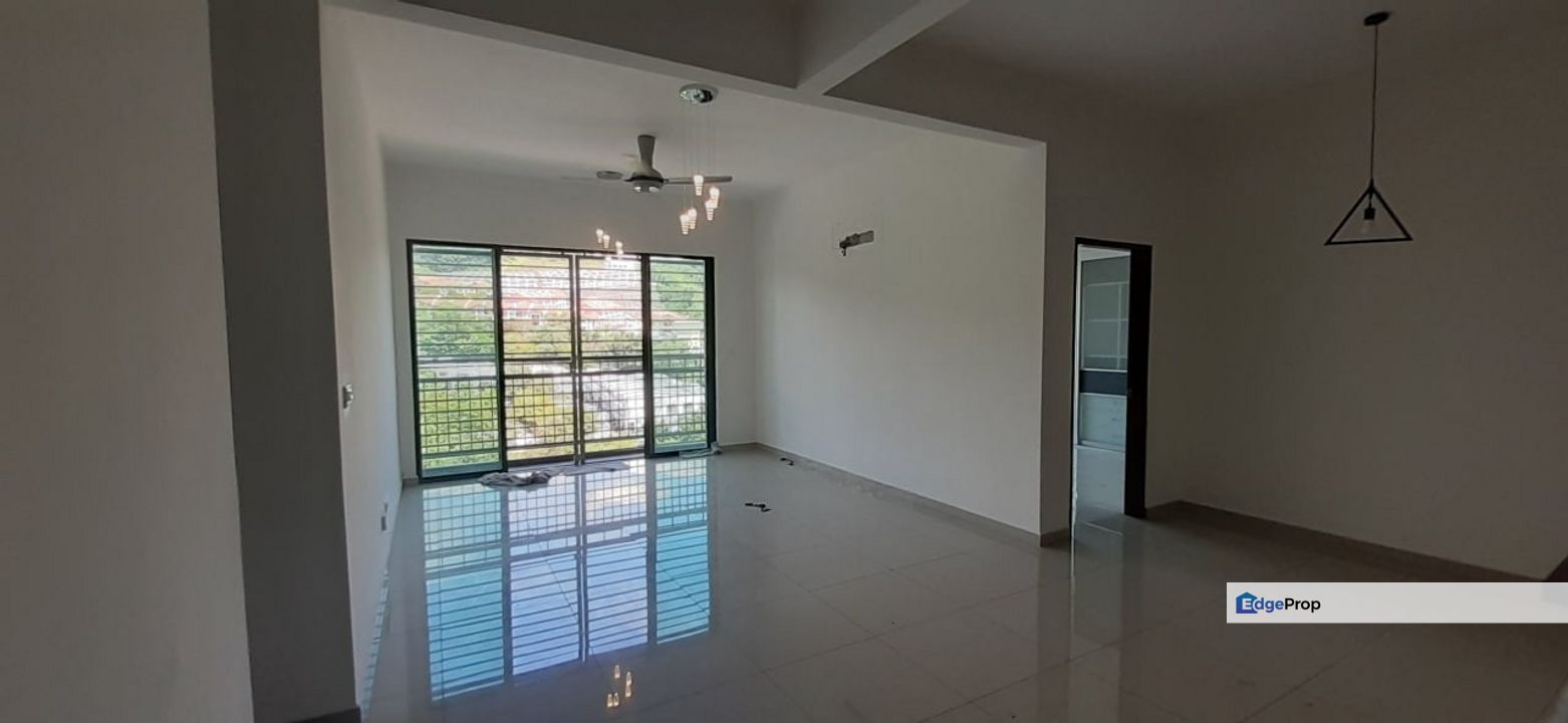 FOR SALE - Low Density Unit Facing Greenary V-Residence Selayang Heights, Selangor, Selayang