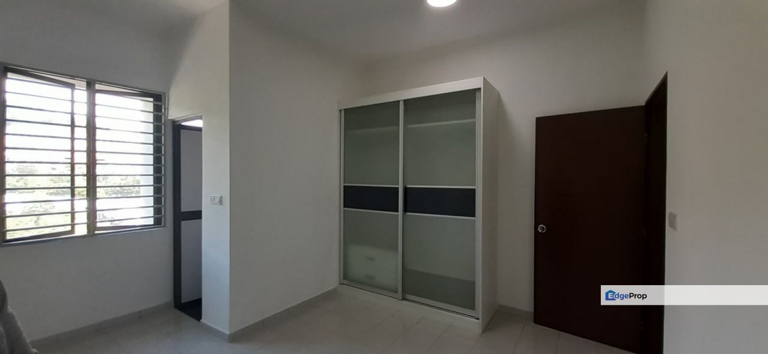 FOR SALE - Low Density Unit Facing Greenary V-Residence Selayang Heights, Selangor, Selayang