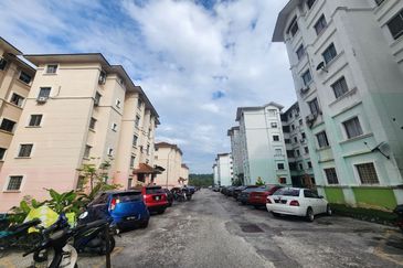 Residensi Warnasari 1