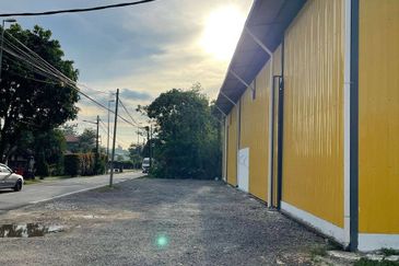 FOR RENT - Warehouse / Store Paya Jaras Dalam Sungai Buloh
