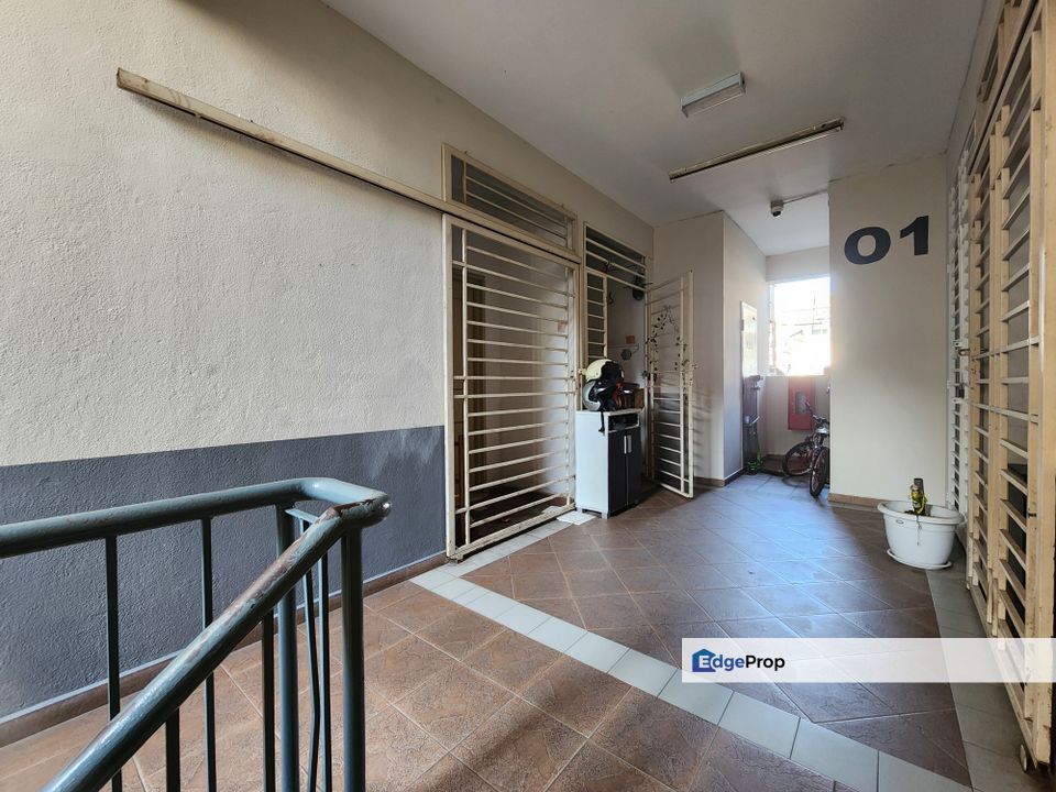 GARDENVILLE TOWNVILLA 1 Level 1 Parking Near Entrace Selayang Heights, Selangor, Selayang