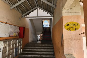 Residensi Warnasari 1