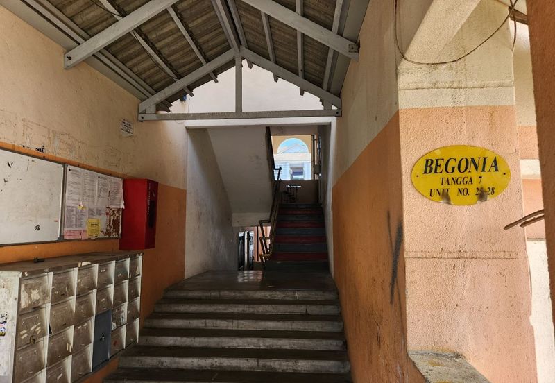 Residensi Warnasari 1