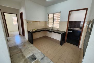 Residensi Warnasari 1