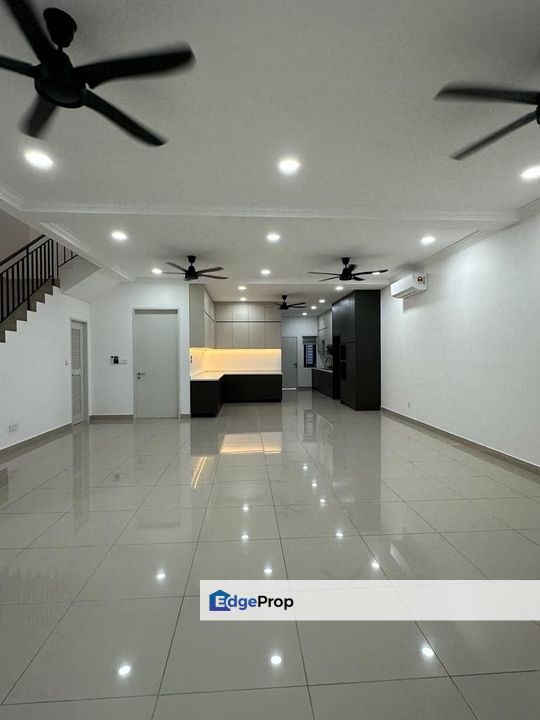 FOR SALE - 5 Bedroom 5 Bathroom Terrace Sejati Lakeside 2 Cyberjaya, Selangor, Cyberjaya