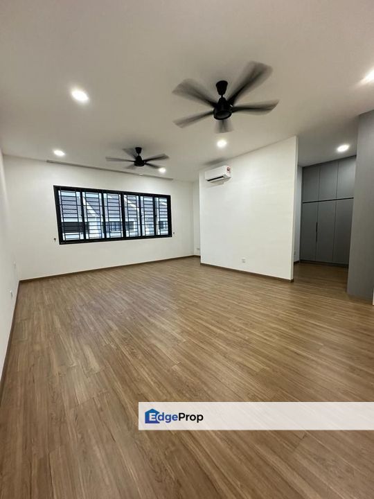 FOR SALE - 5 Bedroom 5 Bathroom Terrace Sejati Lakeside 2 Cyberjaya, Selangor, Cyberjaya