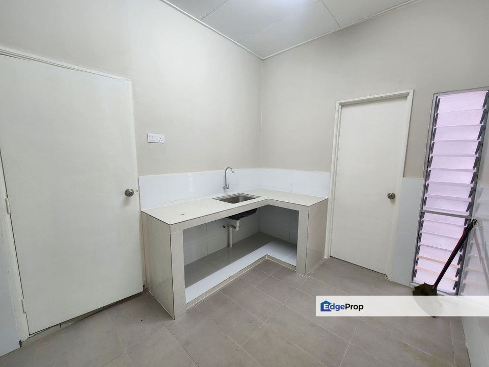 NON BUMI - LIKE NEW CONDITION Gardenville Townvilla Selayang Heights, Selangor, Selayang