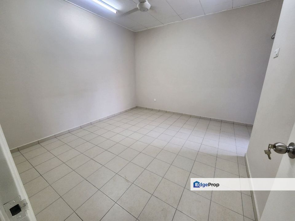 NON BUMI - LIKE NEW CONDITION Gardenville Townvilla Selayang Heights, Selangor, Selayang