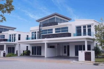 MYDiva, Perdana Lakeview East